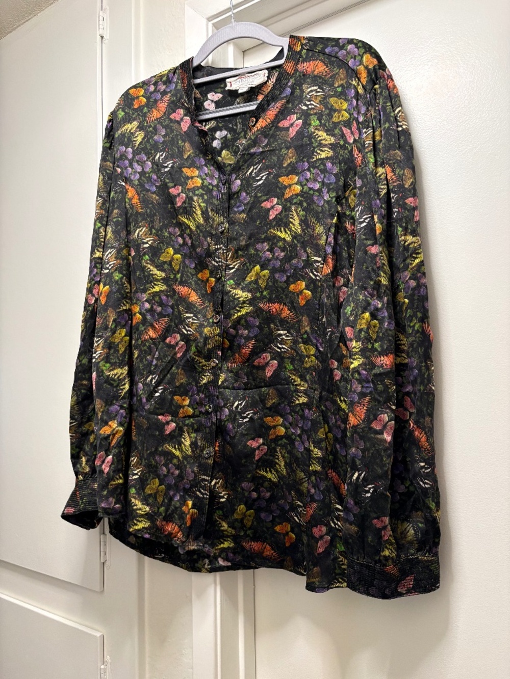 Johnny Was stunning 100% silk butterfly blouse - size large